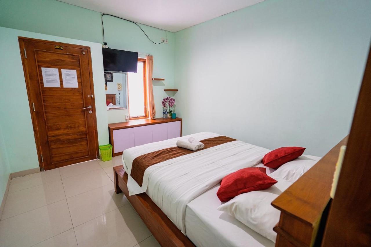 Guesthouse Cempaka Putih Seminyak  Exterior photo
